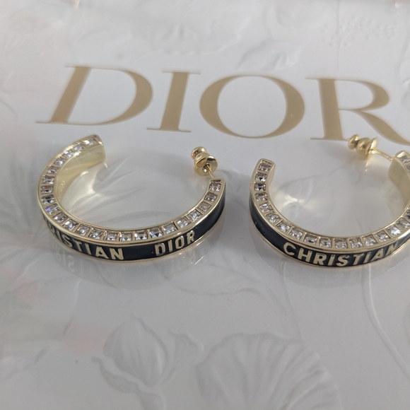 Dior Code Earring - Picture 6 of 8
